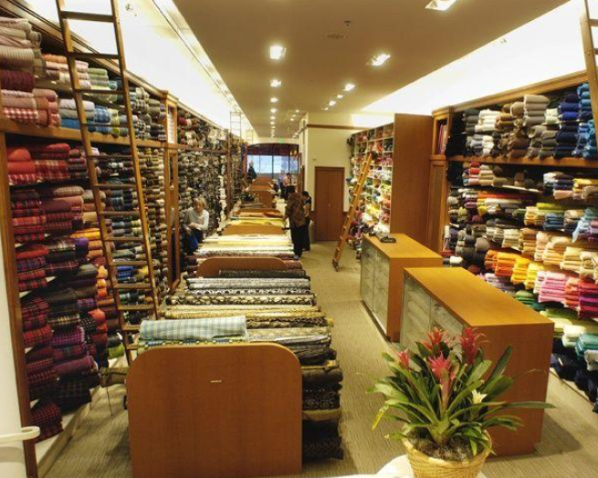 2021年1-4月我国服装鞋帽等纺织品行业零售额大幅增长分析